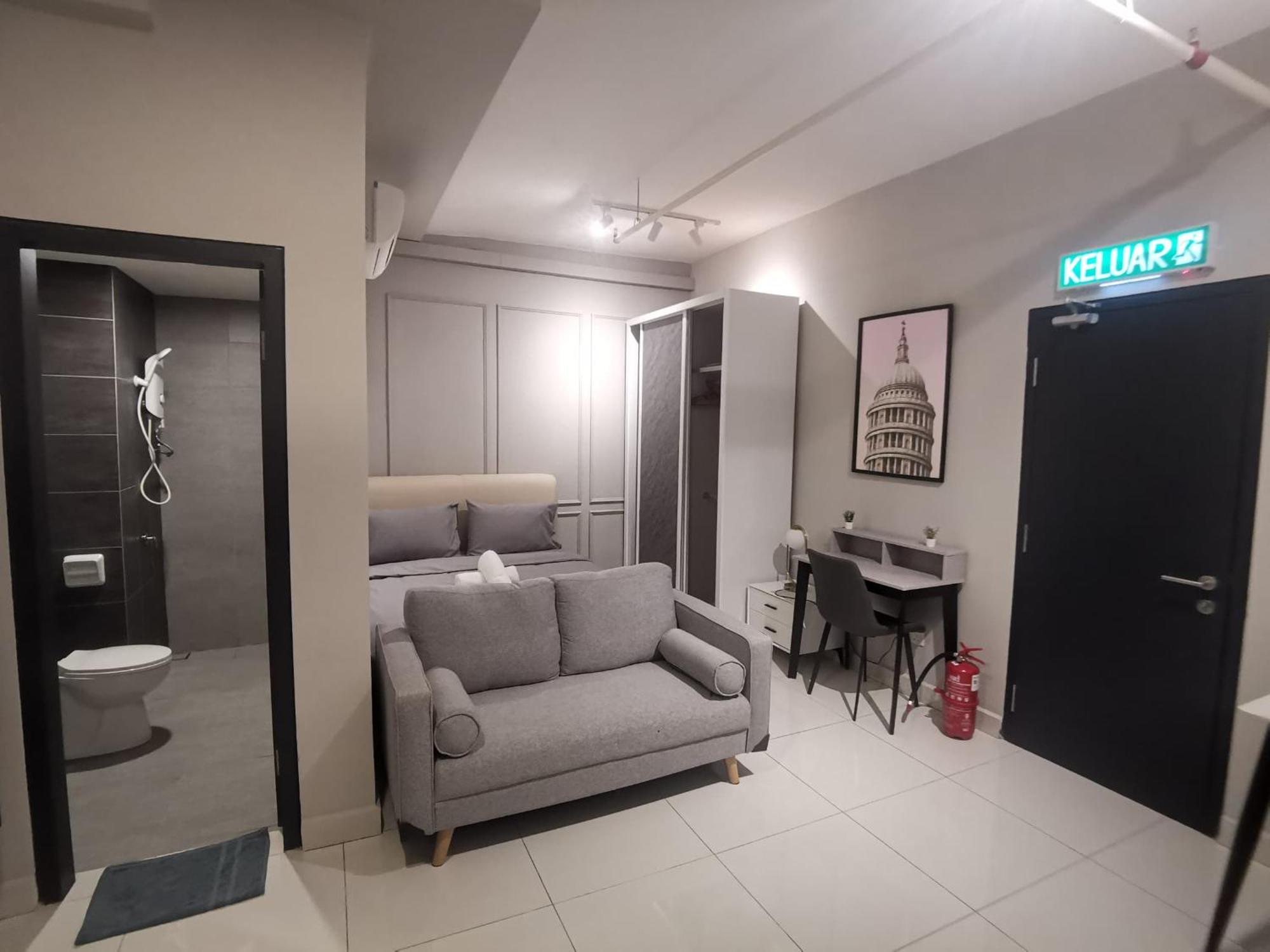Edumetro At Apartment